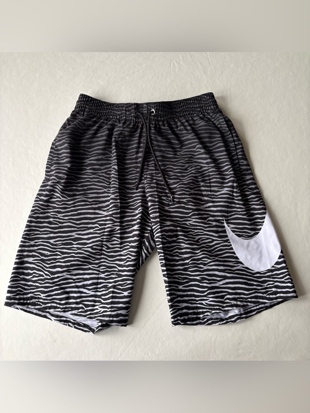 Nike Men’s Tiger Fade Volley Board 9” Black & White Print Athletic Shorts -Small